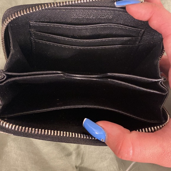Michael Kors Wallet Great Used Condition - Picture 3 of 5